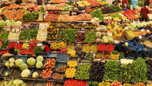 Meyve sebze fiyatları yarı yarıya düştü