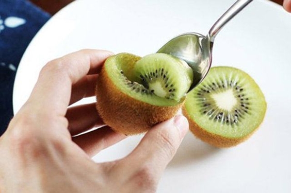 Foto - Meyveleri soyarken vitaminlerinden oluyorsunuz!