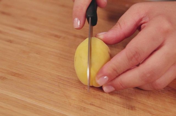 Meyveleri soyarken vitaminlerinden oluyorsunuz!