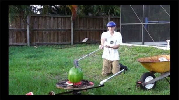 Foto - Meyvelerin içine erimiş tuz döktü!