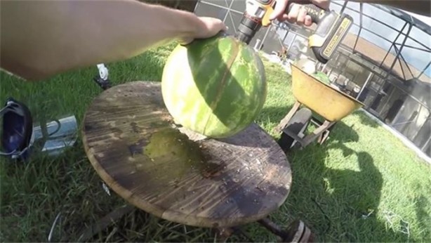 Foto - Meyvelerin içine erimiş tuz döktü!