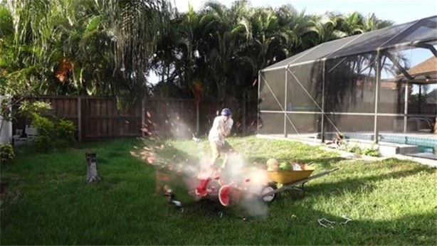 Foto - Meyvelerin içine erimiş tuz döktü!