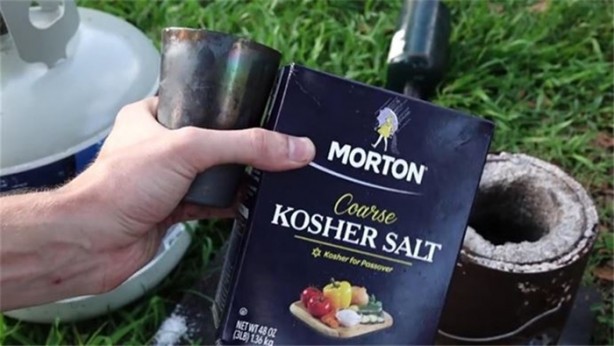 Foto - Meyvelerin içine erimiş tuz döktü!