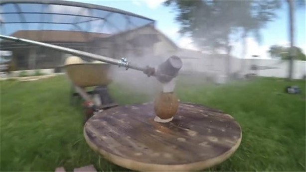 Foto - Meyvelerin içine erimiş tuz döktü!