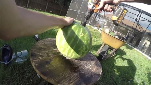 Foto - Meyvelerin içine erimiş tuz döktü!