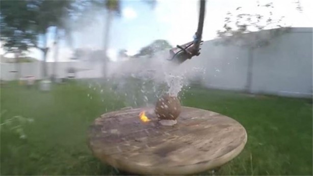 Foto - Meyvelerin içine erimiş tuz döktü!