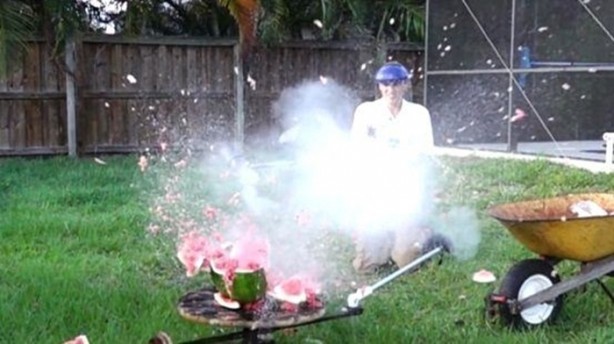 Foto - Meyvenin içine erimiş tuz döktüler!