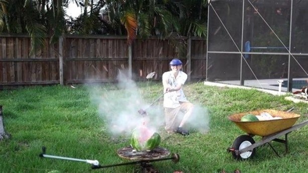 Foto - Meyvenin içine erimiş tuz döktüler!