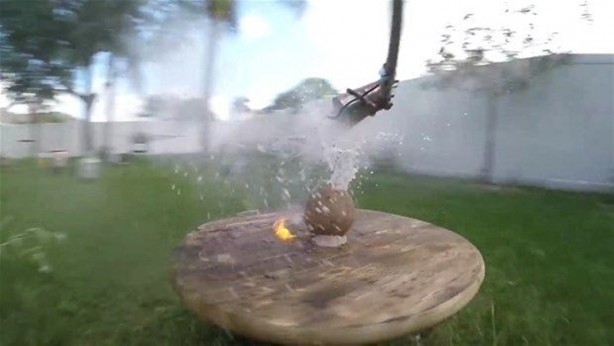 Foto - Meyvenin içine erimiş tuz döktüler!