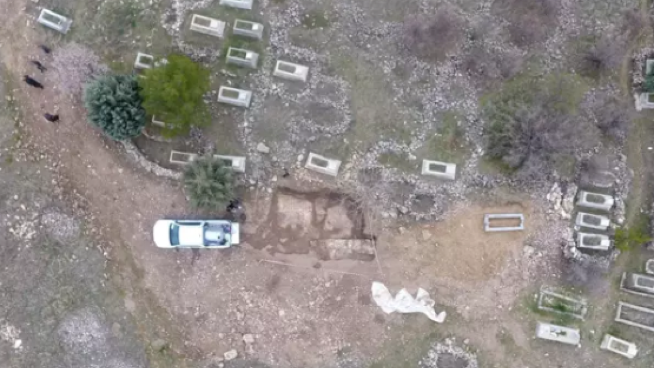 Foto - Mezar kazısında mozaik, Davut yıldızı ve 6 satırlık dilekçe Diyarbakırlıları şaşırttı