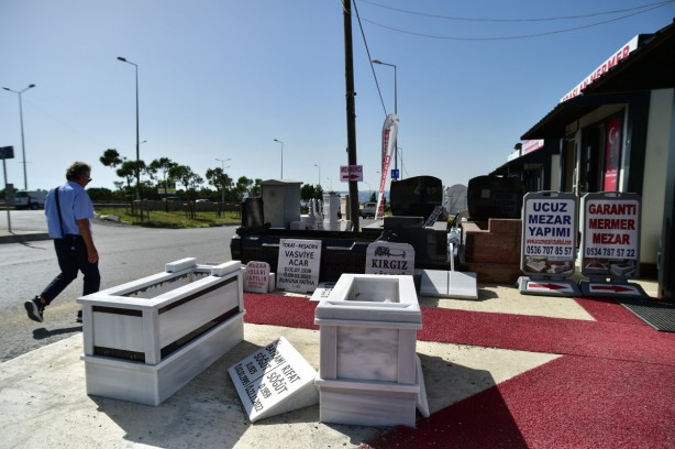 Mezar taşı fiyatları da patladı! En düşük fiyat...