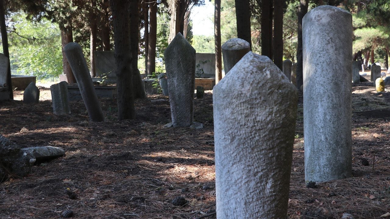 Foto - Mezar taşlarından kayıp şairler çıktı! Hiçbir kaynakta adı geçmeyen 5 isim bulundu