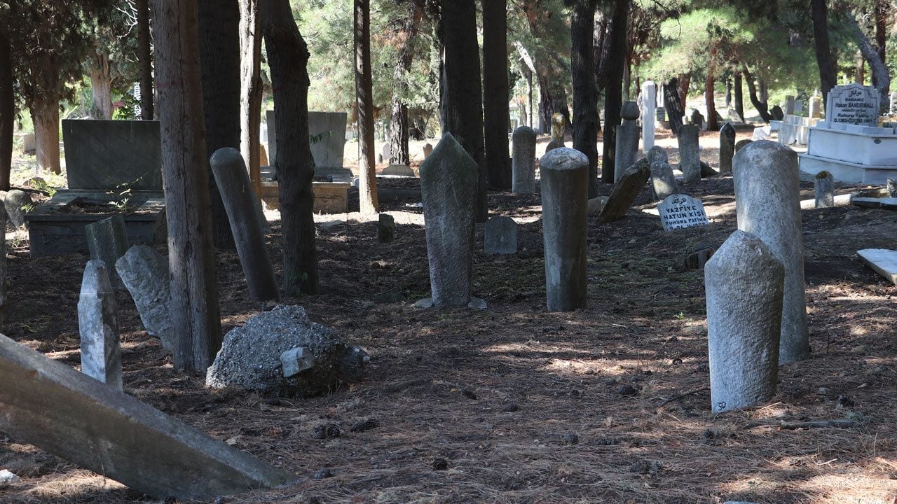 Foto - Mezar taşlarından kayıp şairler çıktı! Hiçbir kaynakta adı geçmeyen 5 isim bulundu