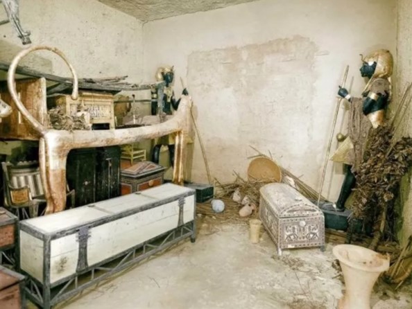 Foto - Mezardan servet çıktı