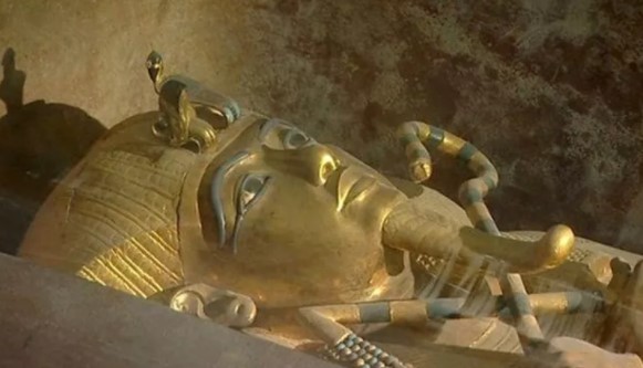 Foto - Mezardan servet çıktı