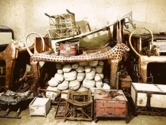 Foto - Mezardan servet çıktı