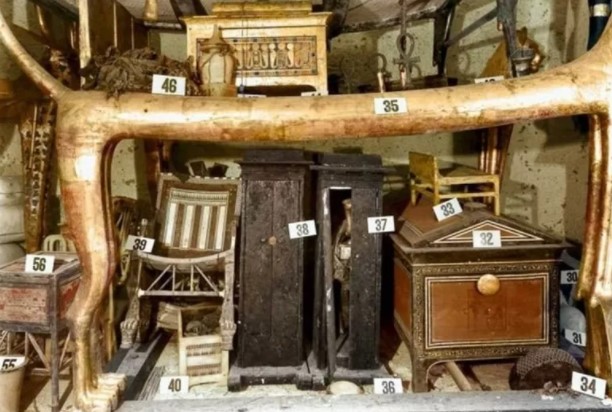 Foto - Mezardan servet çıktı