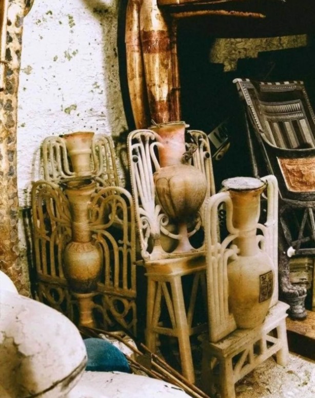 Foto - Mezardan servet çıktı