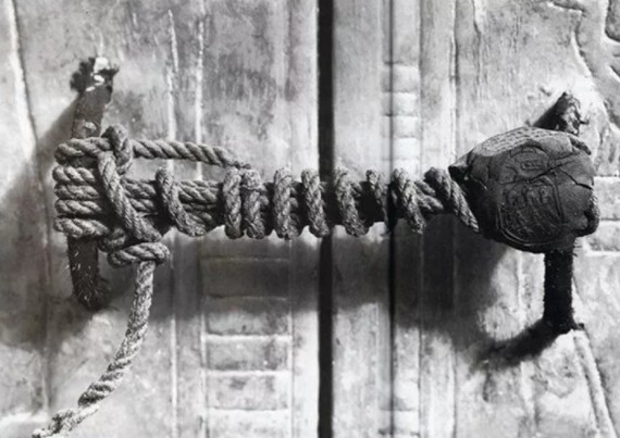 Mezardan servet çıktı