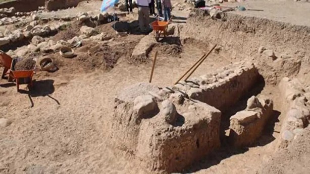 Foto - Mezarın içinden çıktı! Dünyanın gözü Türkiye'de