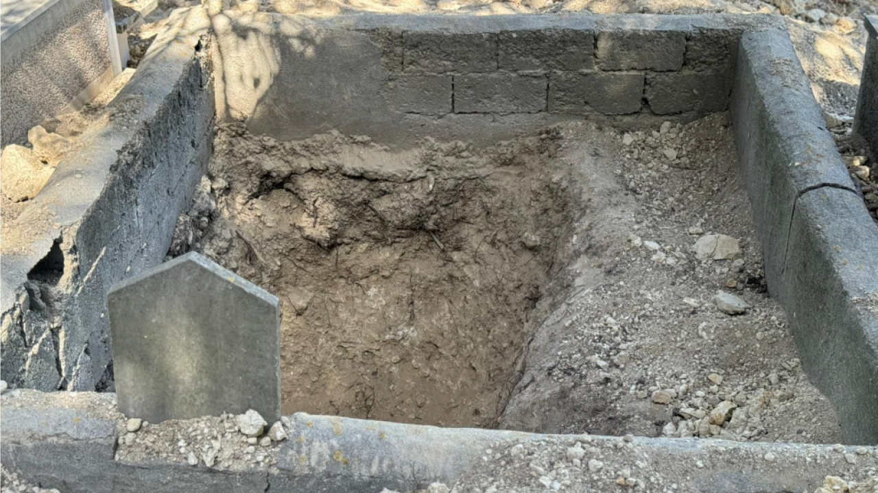 Foto - Mezarlıkta rezalet! "Kemikleri çalmadık, duruyor" şeklinde dalga geçer gibi cevap verdiler