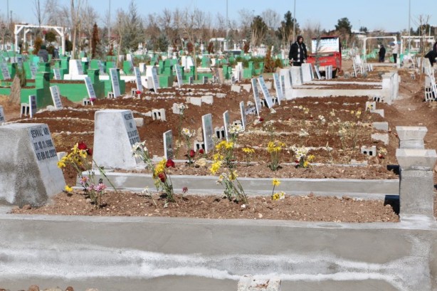 Foto - Mezarlıkta yürek yakan görüntü