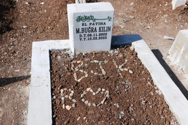 Foto - Mezarlıkta yürek yakan görüntü