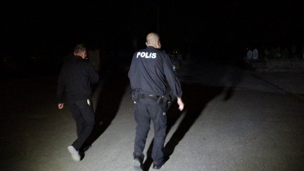 Foto - Mezarlıkta gece yarısı hareketli saatler! 'Buldum' dedi, ortalık karıştı