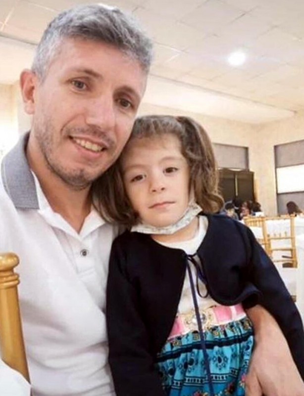 Foto - Mezarlıktaki kırmızı montun altından dram çıktı!