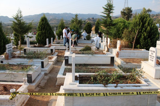Foto - Mezarlıktaki yoğun koku alarma geçirdi! Korkunç görüntü ortaya çıktı