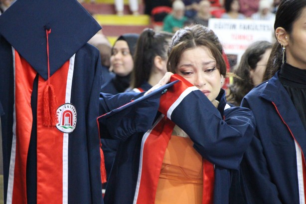 Foto - Mezuniyet töreninde açılan pankart ağlattı