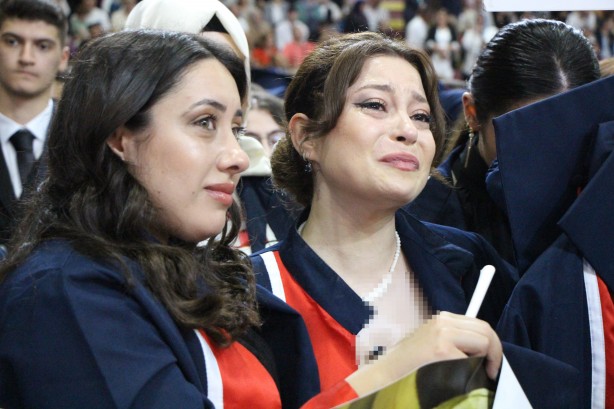 Foto - Mezuniyet töreninde açılan pankart ağlattı