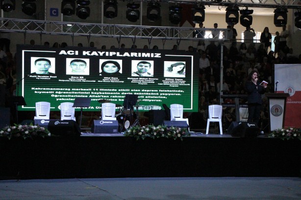 Foto - Mezuniyet töreninde açılan pankart ağlattı