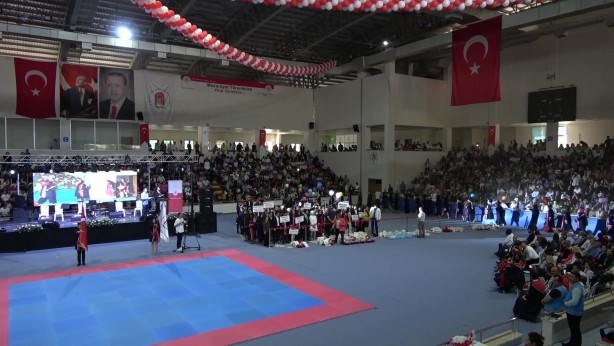 Foto - Mezuniyet töreninde açılan pankart ağlattı