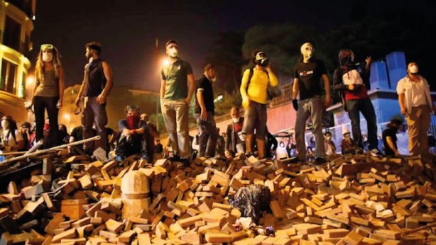 Foto - MHP, "Yok hükmündedir, çöptür, kılıç artığıdır" diyerek yerin dibine sokmuştu! AK Parti’ye yakın Abdulkadir Selvi’ye bir şok daha! Neye uğradığını şaşıracak