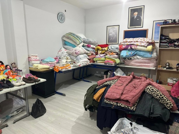 Foto - MHP'den örnek davranış! İlçe Başkanlığı binası depremzedelere tahsis edildi