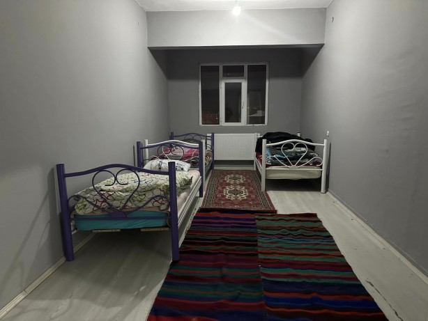 Foto - MHP'den örnek davranış! İlçe Başkanlığı binası depremzedelere tahsis edildi