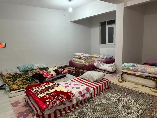 Foto - MHP'den örnek davranış! İlçe Başkanlığı binası depremzedelere tahsis edildi