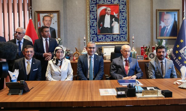 Foto - MHP'li belediye başkan adayından seçimlere sayılı günler kala büyük skandal! Tepki yağıyor