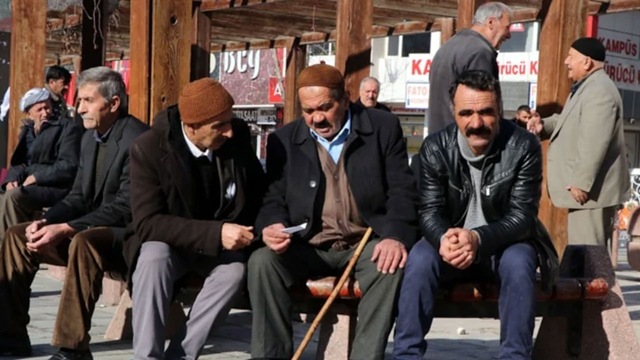 MHP'li isim emeklilik sistemindeki en büyük sıkınıtyı açıkladı