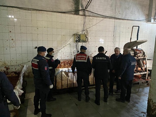 Foto - Mide bulandıran görüntüler! Yakalanmasalar vatandaşa yedireceklerdi