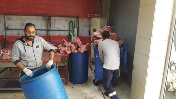 Foto - Mide bulandıran manzara! 'Koronavirüse iyi geliyor' diye vatandaşa yedireceklerdi