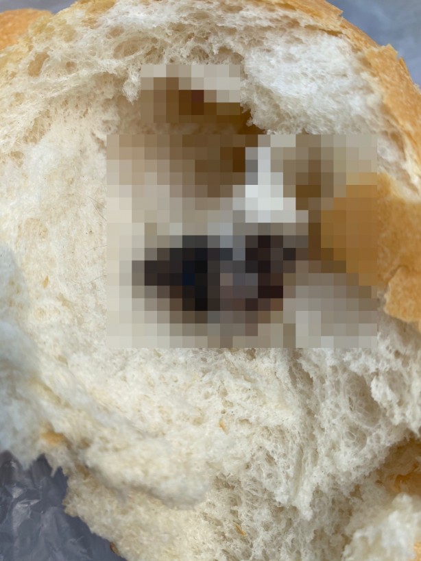 Foto - Mide bulandıran olay! Ekmeğin içinden fare çıktı