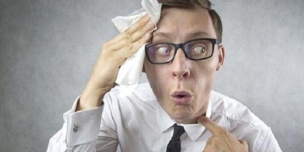 Foto - Mideden ağzı yemek gelmesi orucu bozar mı?