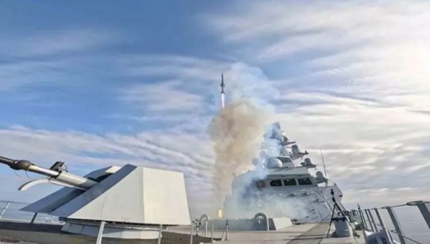 Foto - MİDLAS ile donanmaya hava kalkanı: TCG İstanbul’dan füzeler ateşlendi
