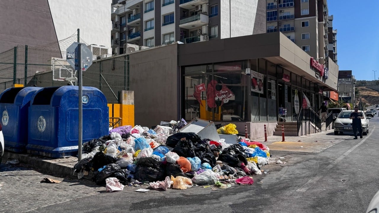 Mikrop kapan da var bacağında yara çıkan da: CHP’nin çöpleri salgına dönüşüyor