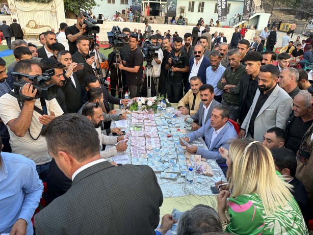 Foto - Miktar dudak uçuklattı! Darphane değil Tivorlu’nun oğlunun düğünü