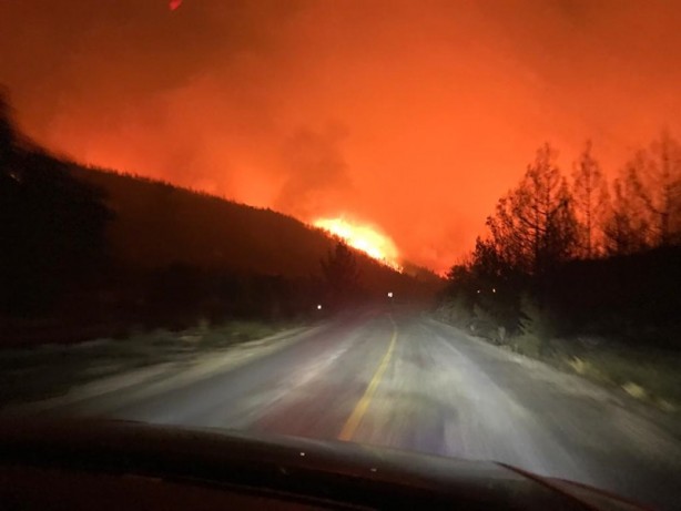 Foto - Milas’ta başlamıştı, Bodrum’a sıçradı! Yangın yerleşim yerlerini tehdit ediyor