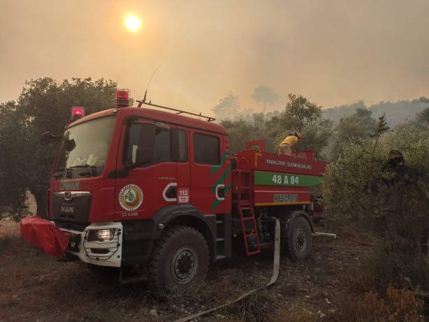 Foto - Milas'ta büyük yangın! Ekipler olay yerinde