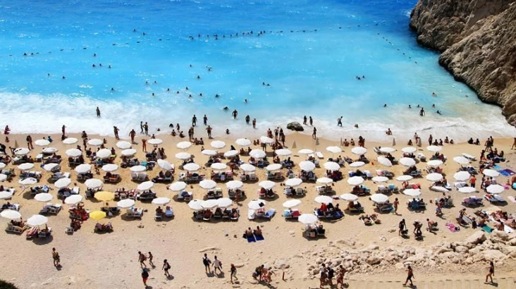 Foto - Millet aç aç! Ya bu ne? Geçtiğimiz yıl 11 milyon Türk vatandaşı tatilini yurt dışında geçirdi